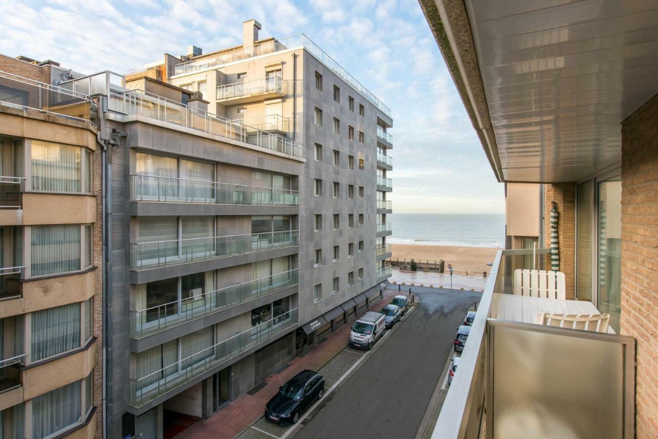 Yellow Knokke-Heist Exterior photo